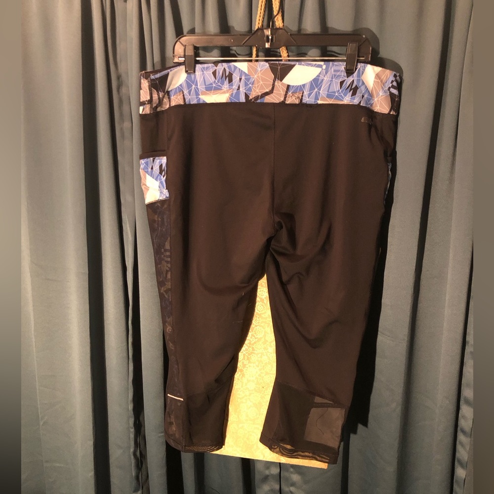 Dan skin Now black & blue pattern,  workouts capri.  Size: XXL / 20 (box#2)